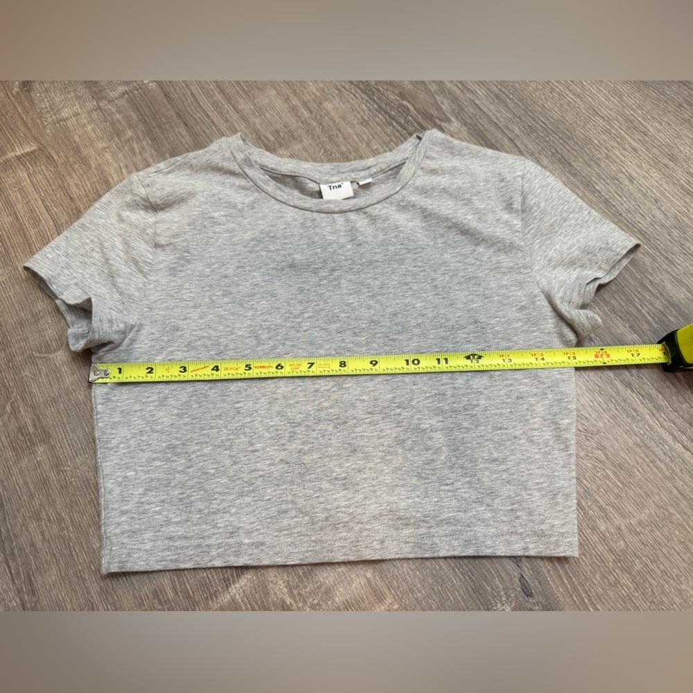 Aritzia Crop Tee Bundle(2) Medium - Picture 9 of 11